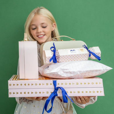 Mimi & Lula's 'cracking' gift cracker