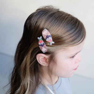 girl wearing mermaid clic clacs in her hair