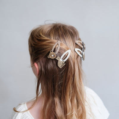 girl wearing leopard clic clacs in her hair