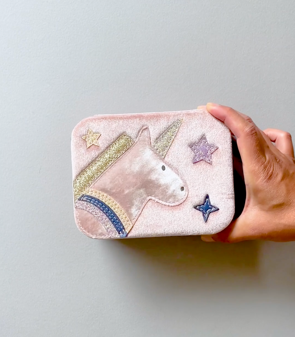 Video of unicorn jewellery box being opened