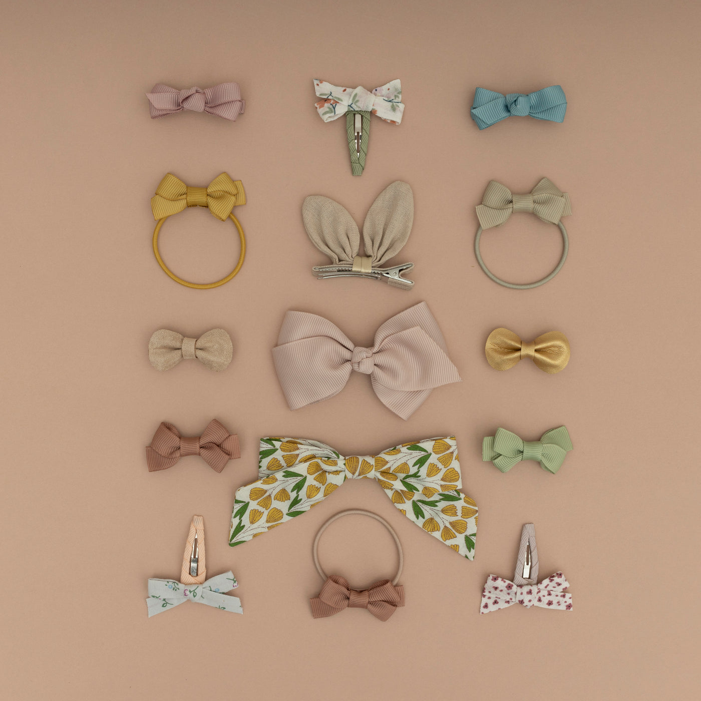 Homegrown ivy bow ponies