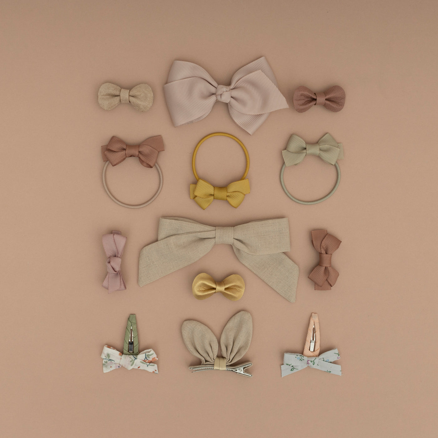 Homegrown ivy bow ponies